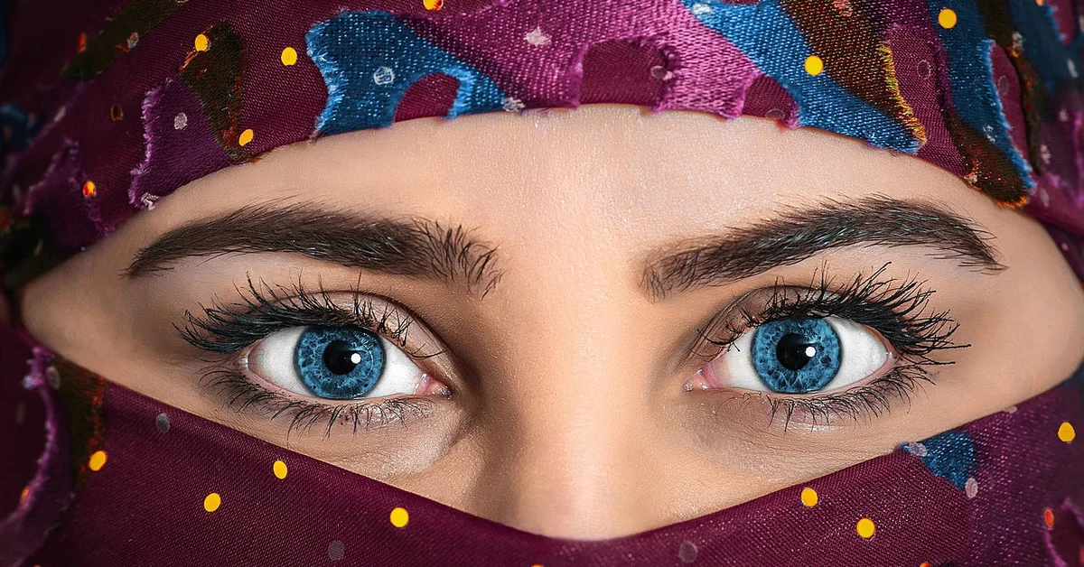 Berbagai jenis kain untuk hijab printing sublim - voal, sifon, organza tersusun rapi